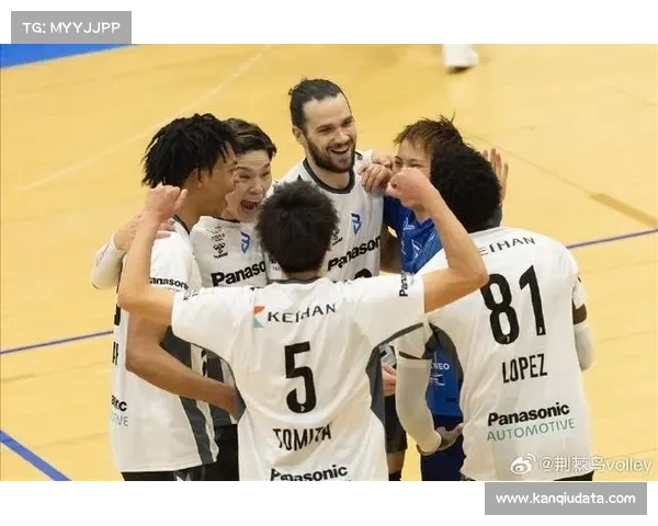 意大利佩鲁贾男排世俱杯决赛3-0完胜日本大阪布鲁特恩，第三次夺得冠军